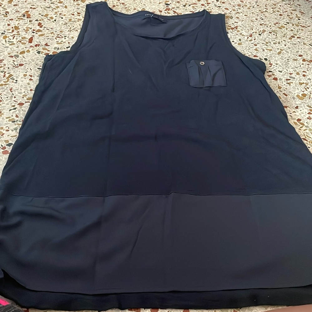 Sleeveless navy blue shirt split bottom with mixed media